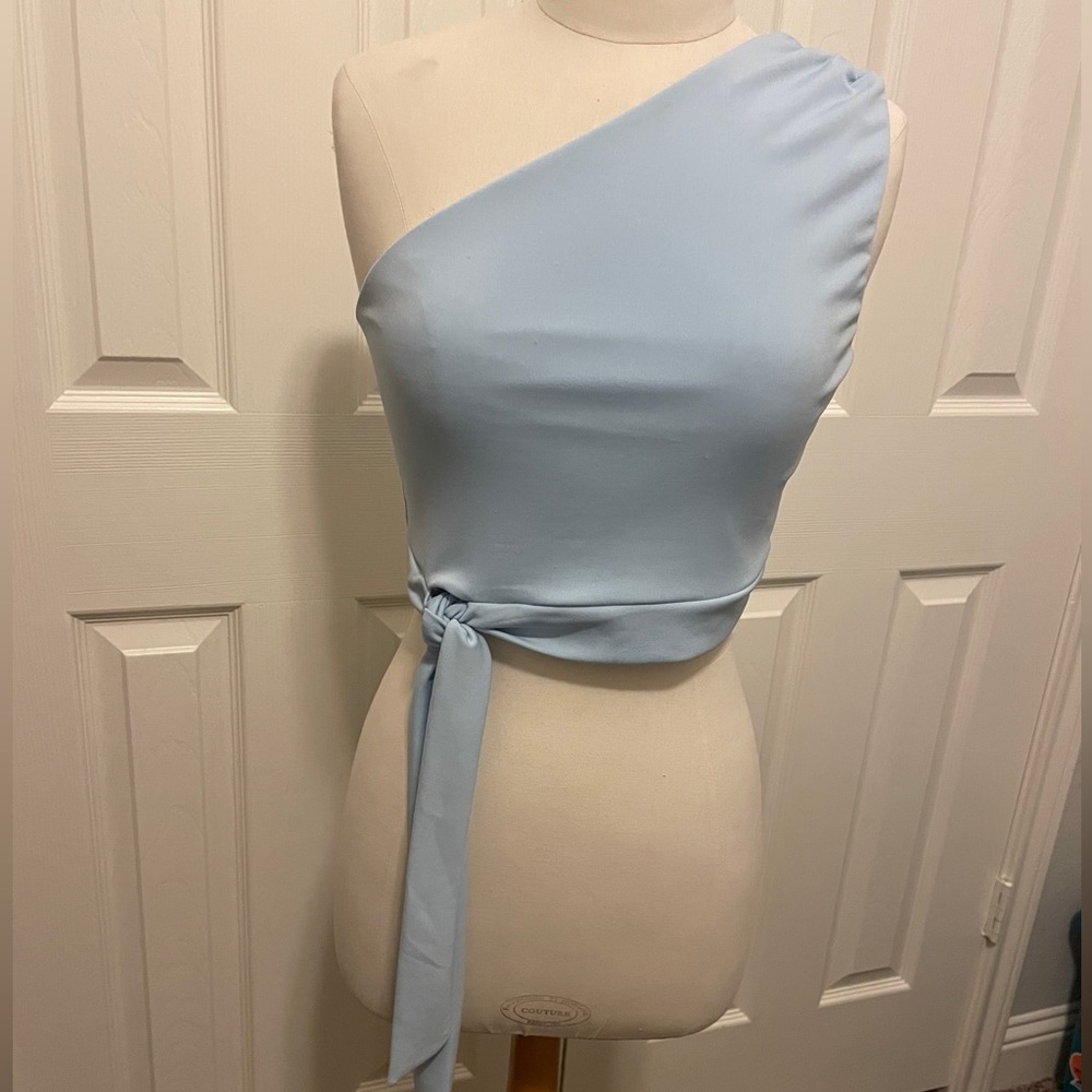 One shoulder top